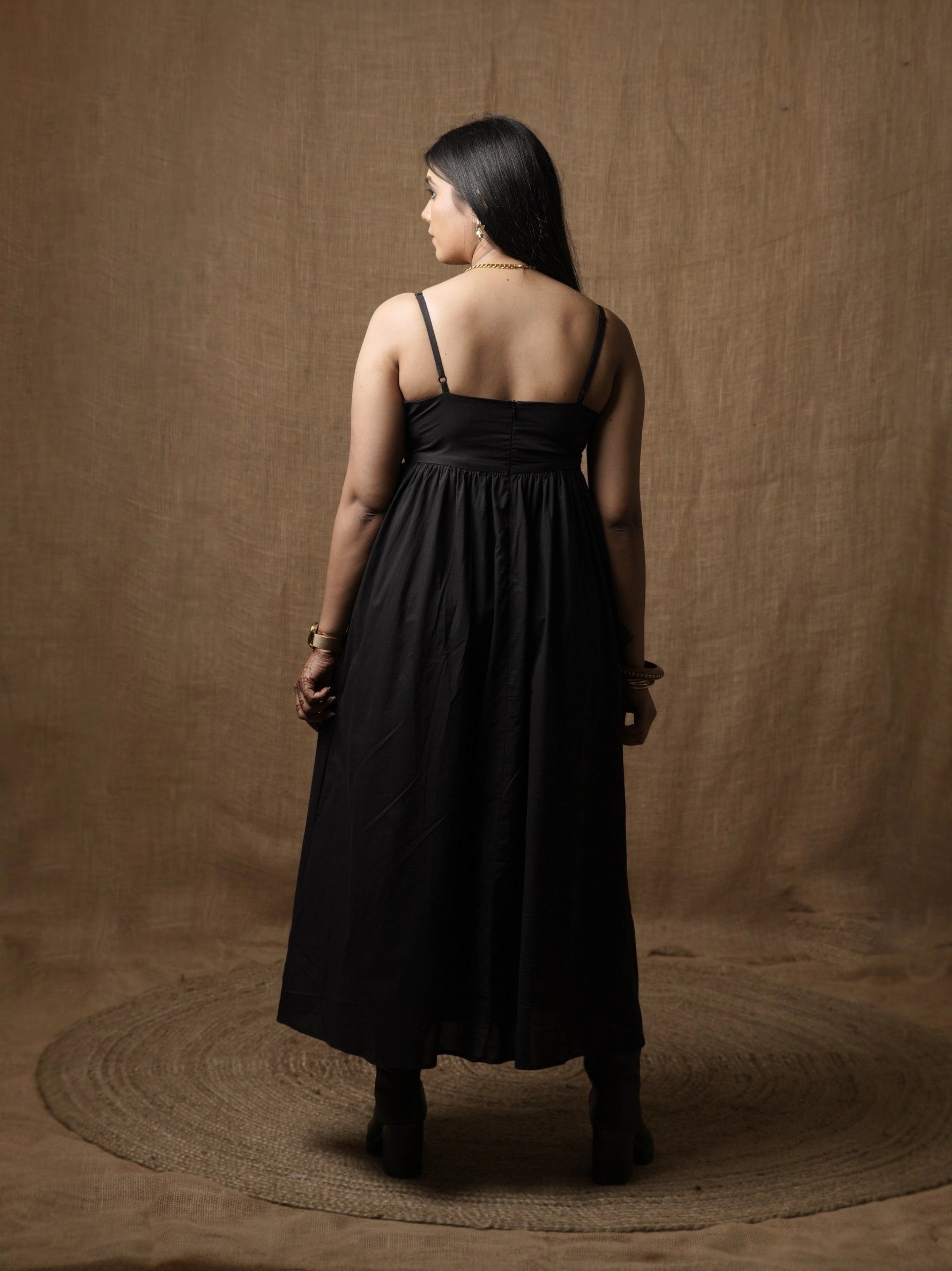 THE SWEETHEART MIDI DRESS - BLACK